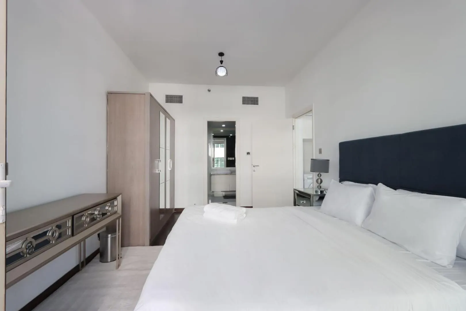 Livbnb- 3Br With Marina Views In Manchester Tower Dubai